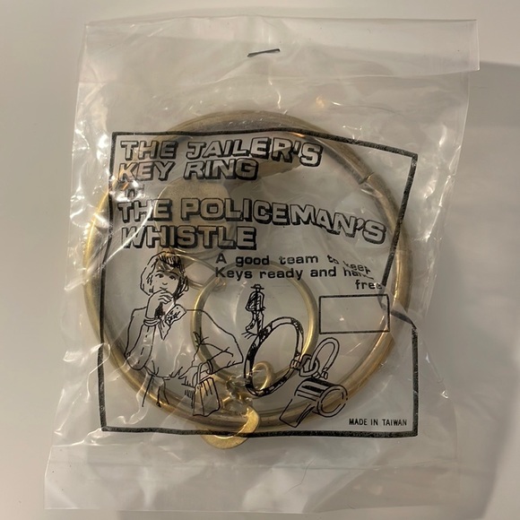 Dead stock Mid Century Jailer’s Key Ring Holder Bracelet Brass Whistle - Picture 3 of 4